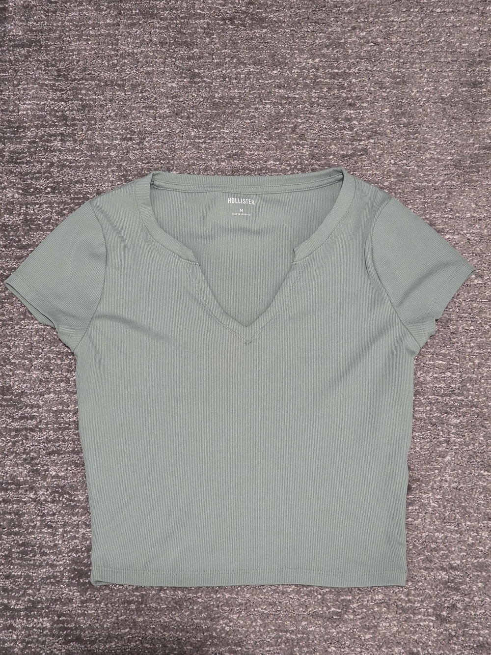 Hollister Ribbed V‑Notch Short Sleeve Top in Sage Green